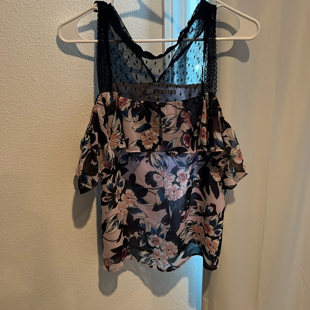 Guess floral, shoulder less top sheer top accent medium